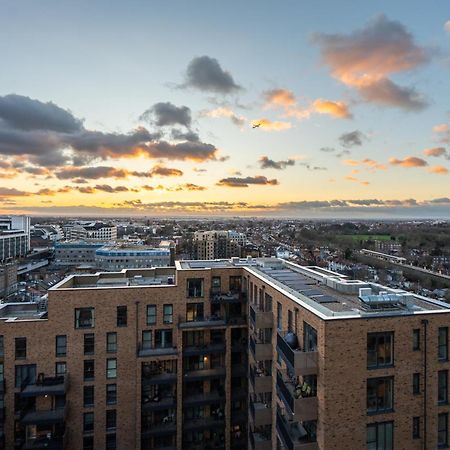 Appartamento Sunset Retreat: Steps From Heathrow/Twickenham Hounslow Esterno foto