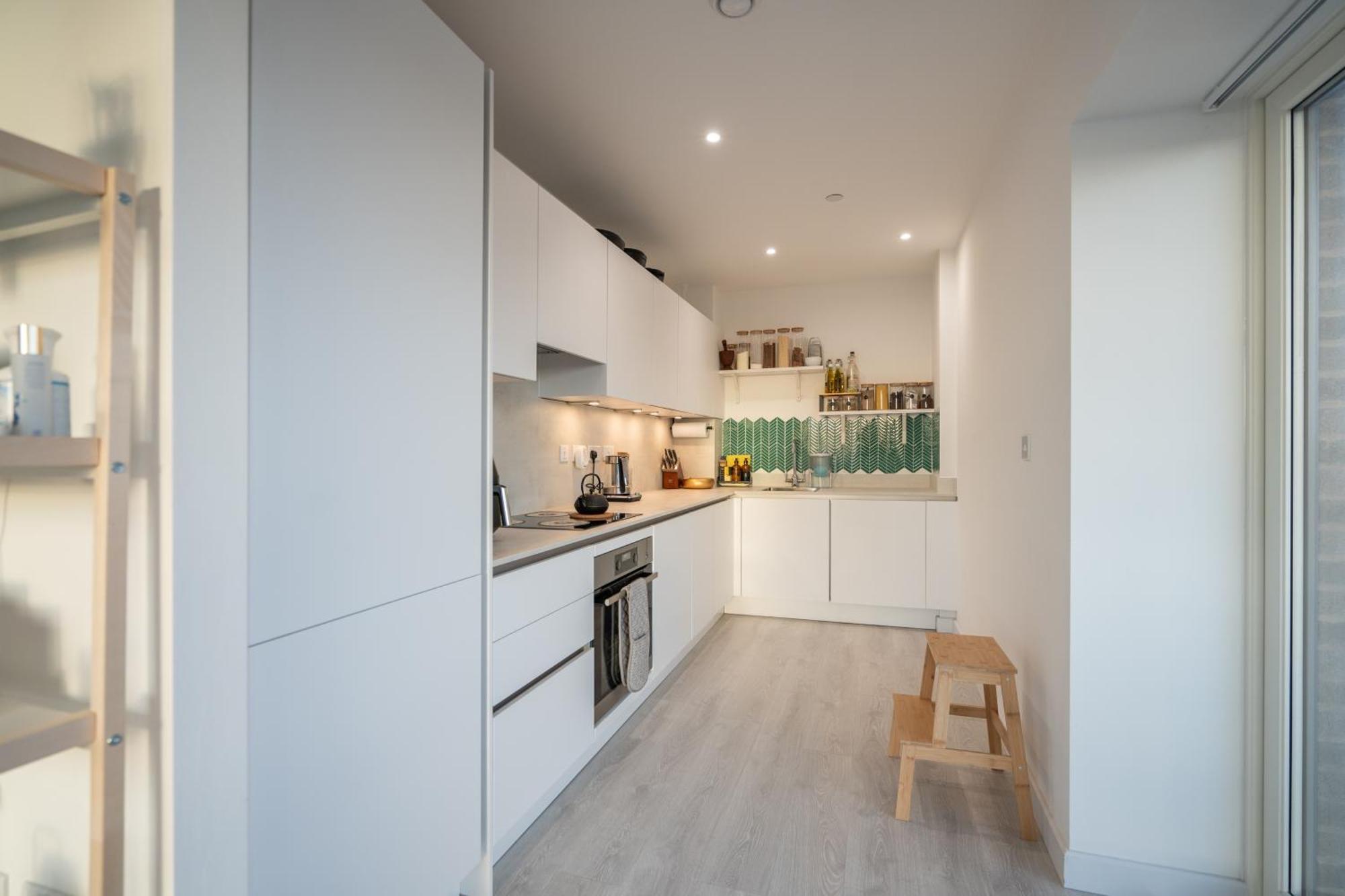 Appartamento Sunset Retreat: Steps From Heathrow/Twickenham Hounslow Esterno foto