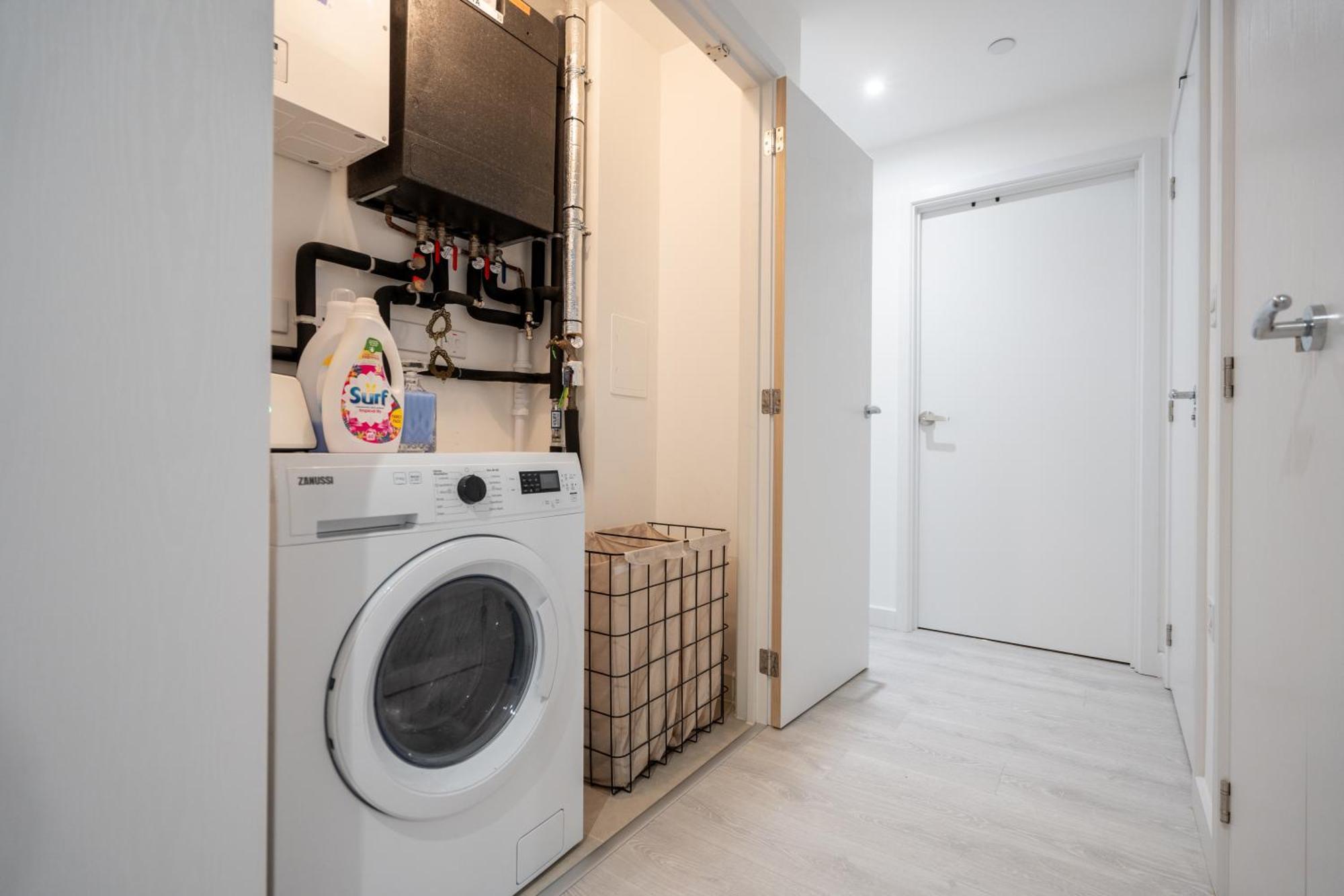 Appartamento Sunset Retreat: Steps From Heathrow/Twickenham Hounslow Esterno foto