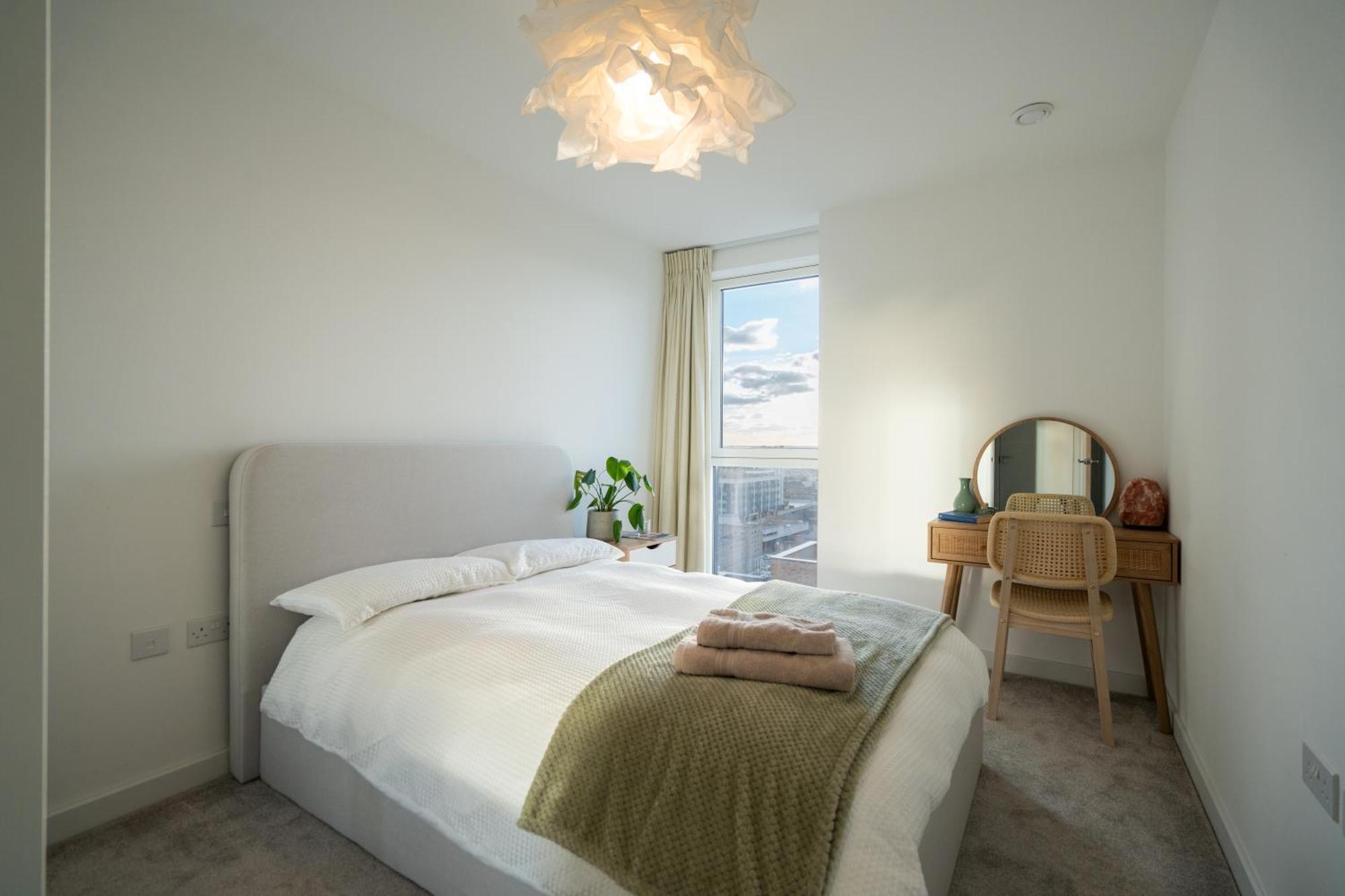 Appartamento Sunset Retreat: Steps From Heathrow/Twickenham Hounslow Esterno foto