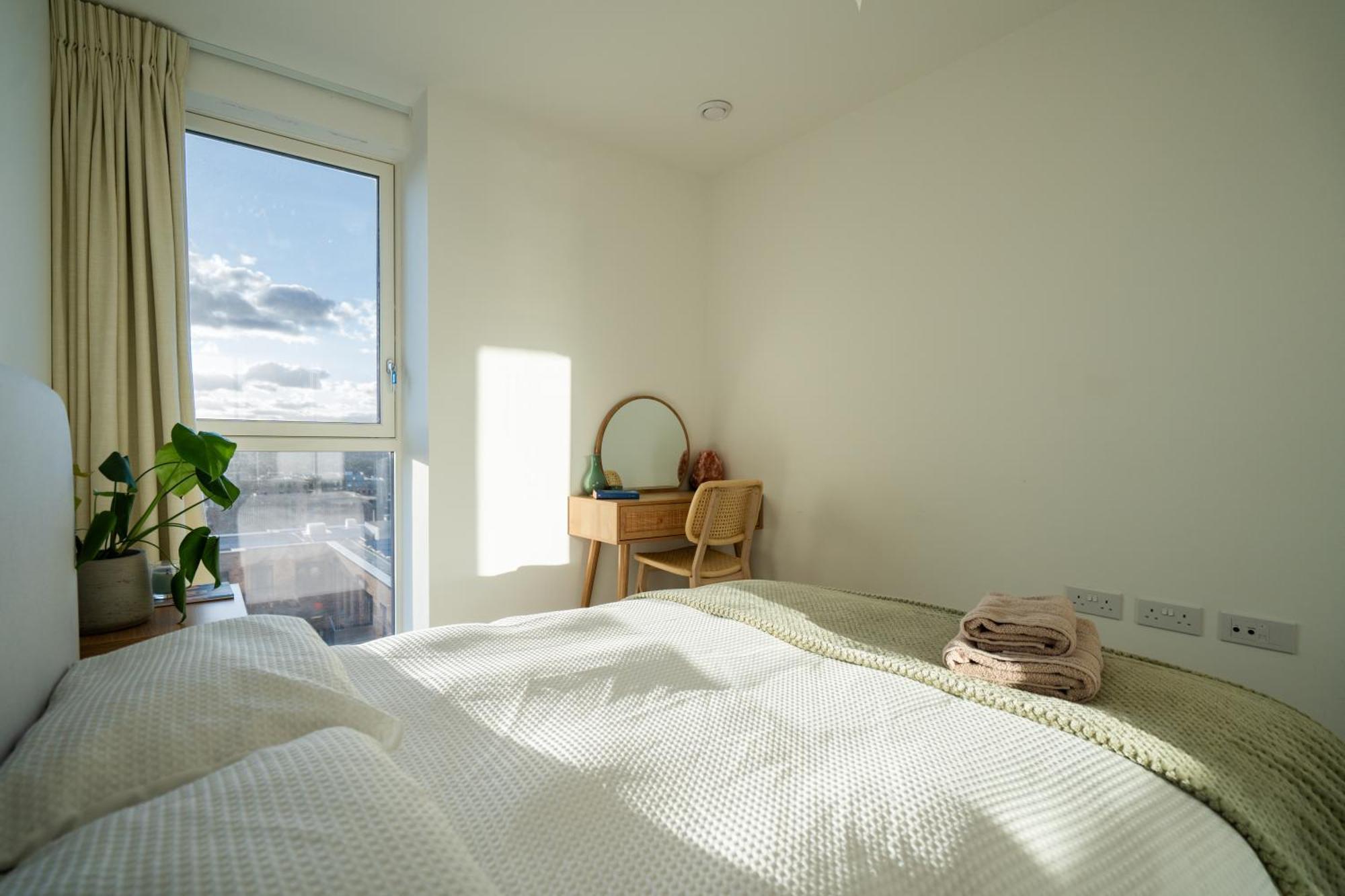 Appartamento Sunset Retreat: Steps From Heathrow/Twickenham Hounslow Esterno foto