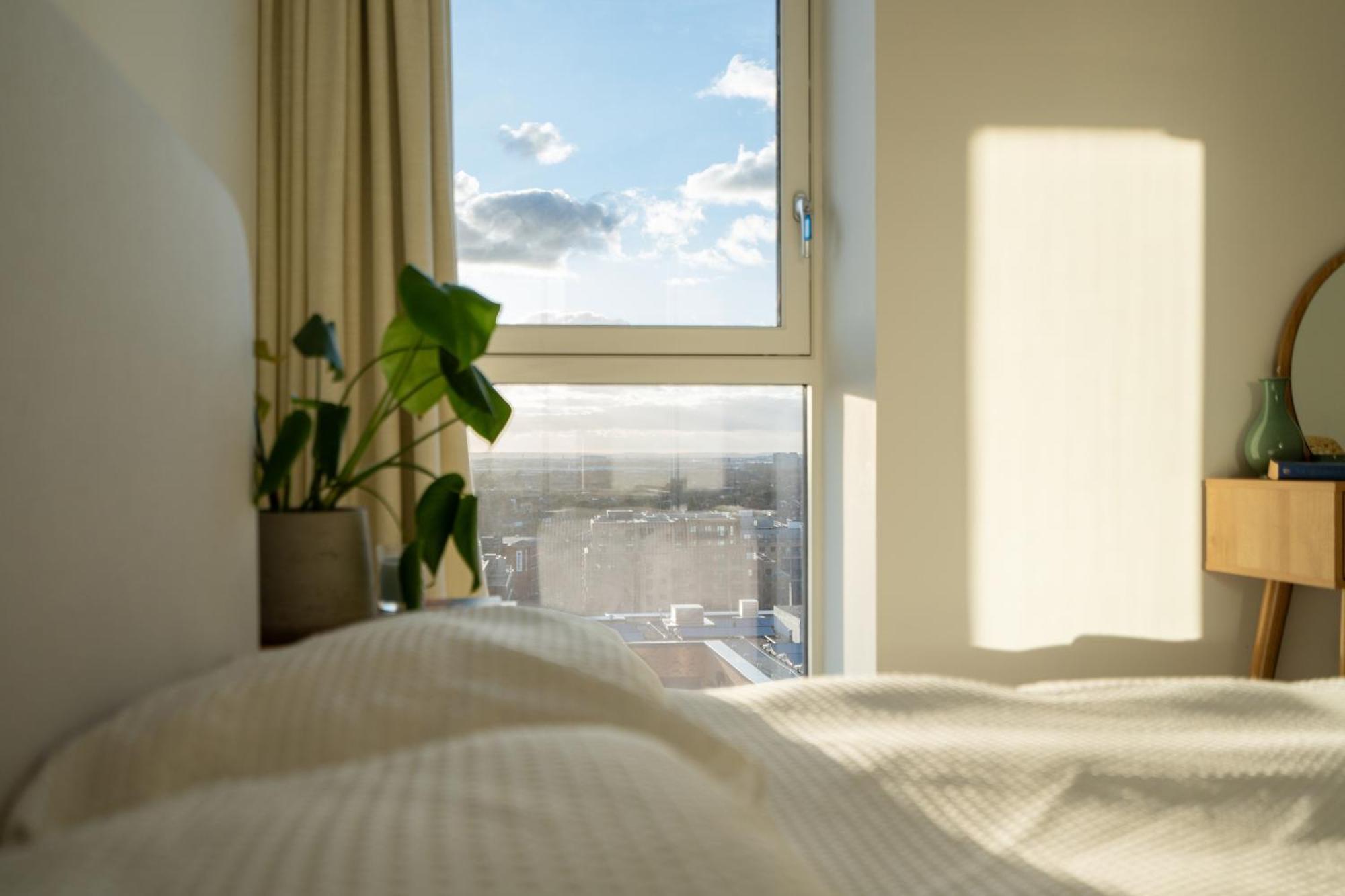 Appartamento Sunset Retreat: Steps From Heathrow/Twickenham Hounslow Esterno foto